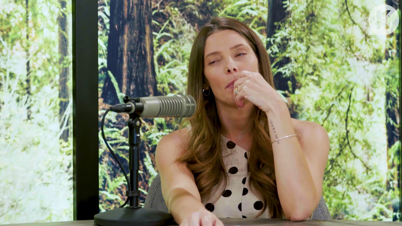 Ashley-Greene-dot-nl_TheTwilightEffect-BreakingDawnPart2-RewatchPart2of3-2521.jpg