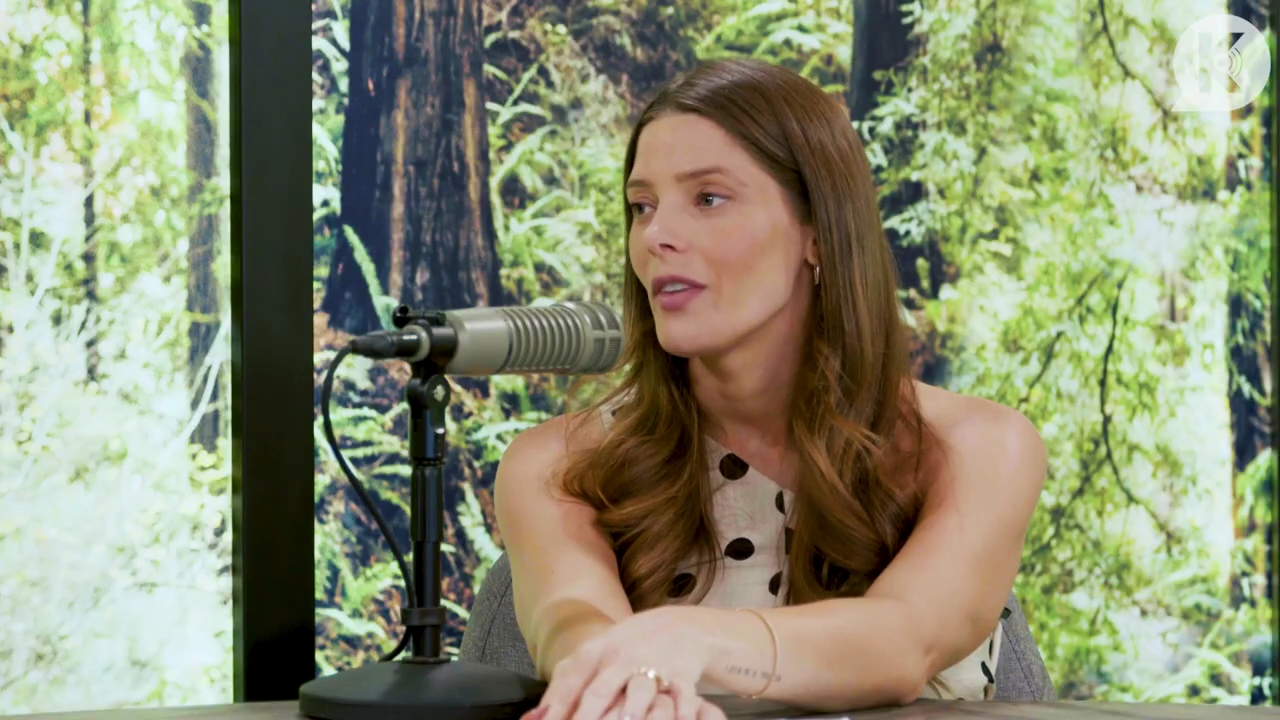 Ashley-Greene-dot-nl_TheTwilightEffect-BreakingDawnPart2-RewatchPart2of3-2539.jpg