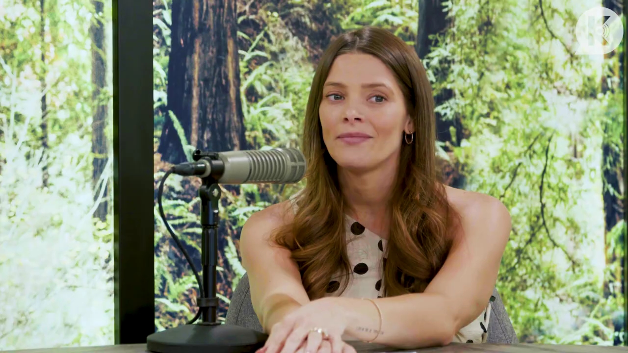 Ashley-Greene-dot-nl_TheTwilightEffect-BreakingDawnPart2-RewatchPart2of3-2540.jpg