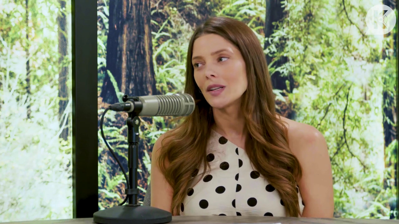 Ashley-Greene-dot-nl_TheTwilightEffect-BreakingDawnPart2-RewatchPart2of3-2669.jpg
