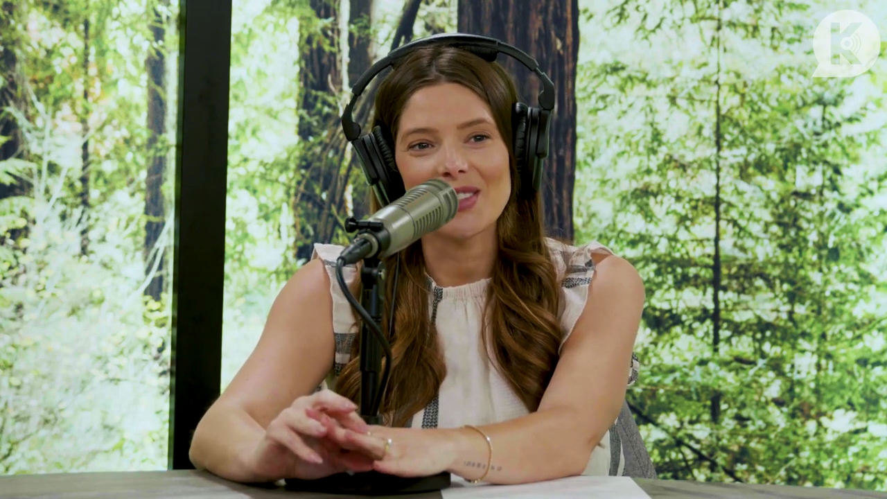 Ashley-Greene-dot-nl_TheTwilightEffect-BreakingDawnPart2-RewatchPart2of3-2724.jpg