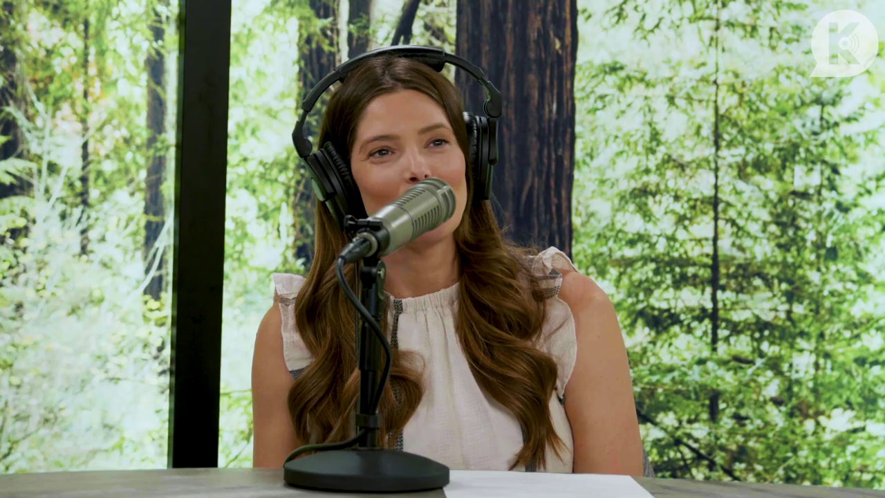 Ashley-Greene-dot-nl_TheTwilightEffect-BreakingDawnPart2-RewatchPart2of3-4022.jpg