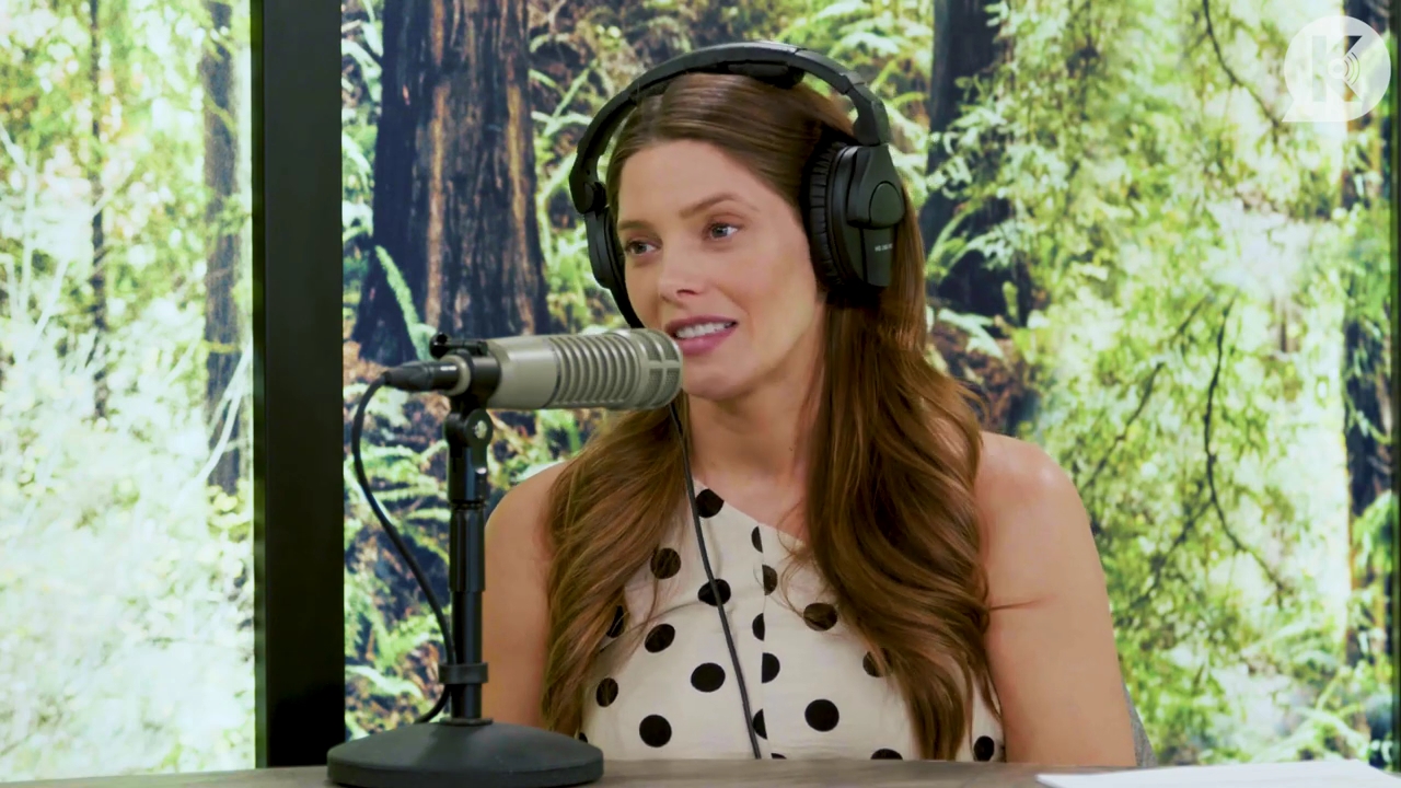 Ashley-Greene-dot-nl_TheTwilightEffect-BreakingDawnPart2-RewatchPart2of3-4313.jpg