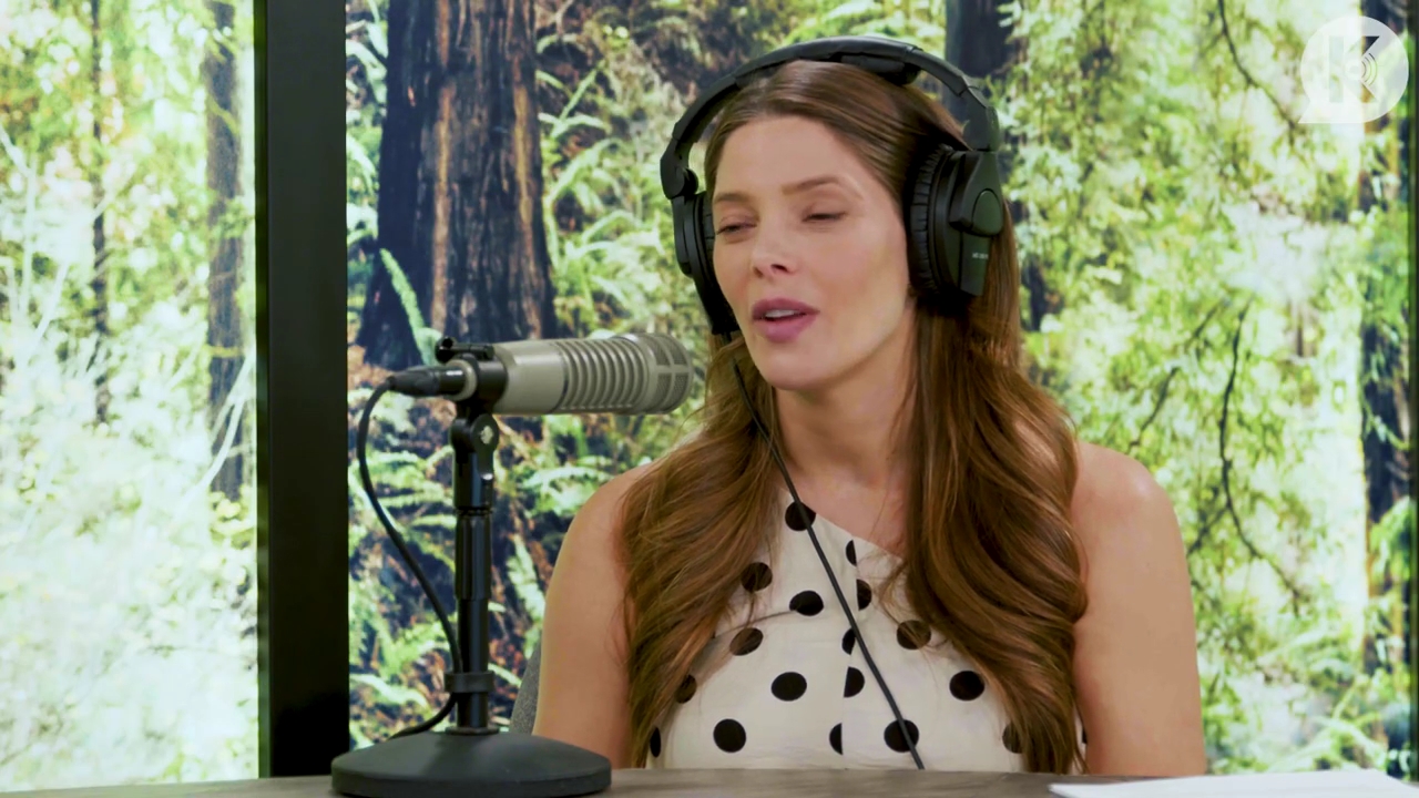Ashley-Greene-dot-nl_TheTwilightEffect-BreakingDawnPart2-RewatchPart2of3-4436.jpg