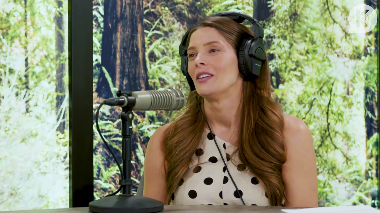 Ashley-Greene-dot-nl_TheTwilightEffect-BreakingDawnPart2-RewatchPart2of3-4439.jpg
