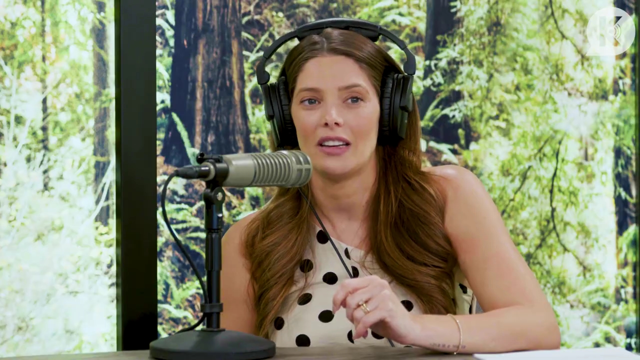 Ashley-Greene-dot-nl_TheTwilightEffect-BreakingDawnPart2-RewatchPart2of3-4457.jpg