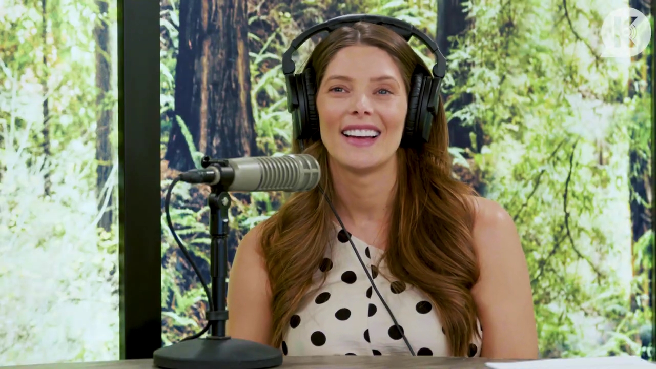 Ashley-Greene-dot-nl_TheTwilightEffect-BreakingDawnPart2-RewatchPart2of3-4497.jpg