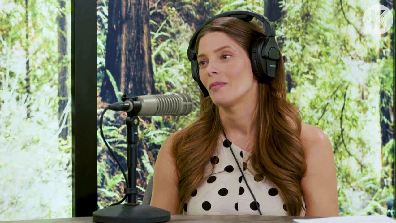 Ashley-Greene-dot-nl_TheTwilightEffect-BreakingDawnPart2-RewatchPart2of3-4519.jpg