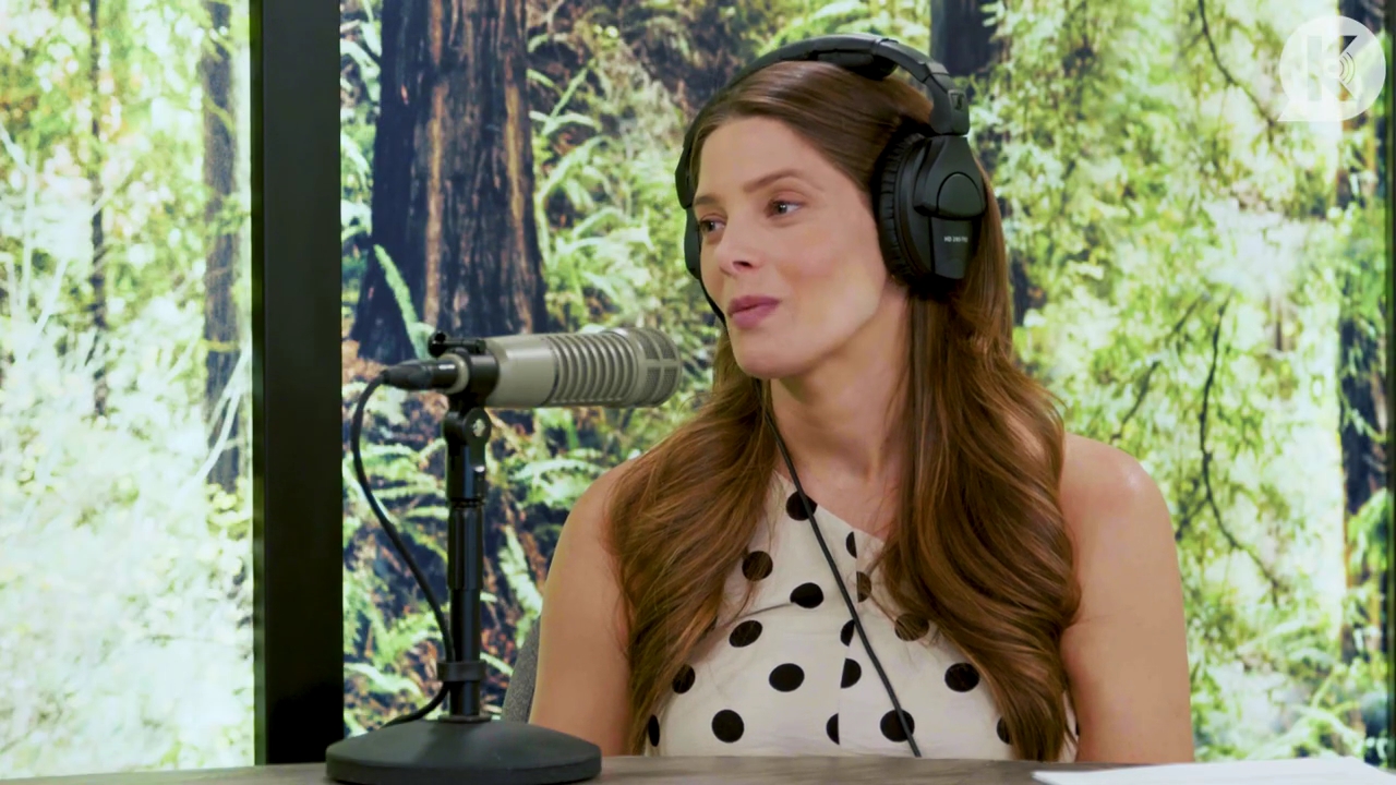 Ashley-Greene-dot-nl_TheTwilightEffect-BreakingDawnPart2-RewatchPart2of3-4520.jpg