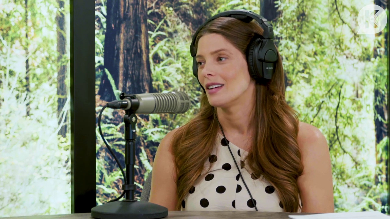 Ashley-Greene-dot-nl_TheTwilightEffect-BreakingDawnPart2-RewatchPart2of3-4523.jpg