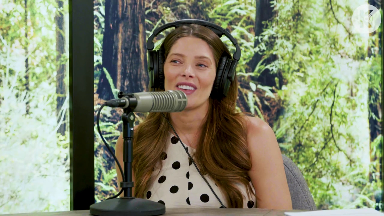 Ashley-Greene-dot-nl_TheTwilightEffect-BreakingDawnPart2-RewatchPart2of3-4526.jpg