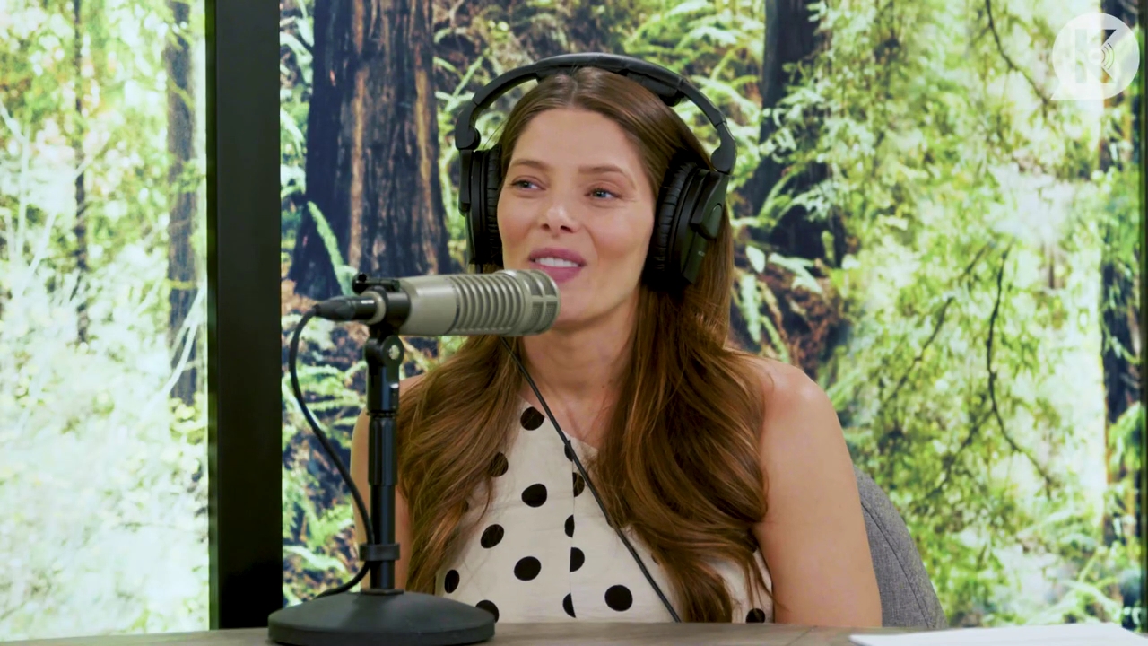 Ashley-Greene-dot-nl_TheTwilightEffect-BreakingDawnPart2-RewatchPart2of3-4527.jpg