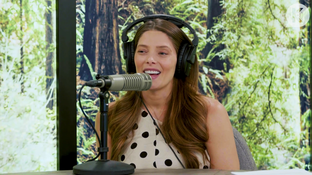 Ashley-Greene-dot-nl_TheTwilightEffect-BreakingDawnPart2-RewatchPart2of3-4528.jpg
