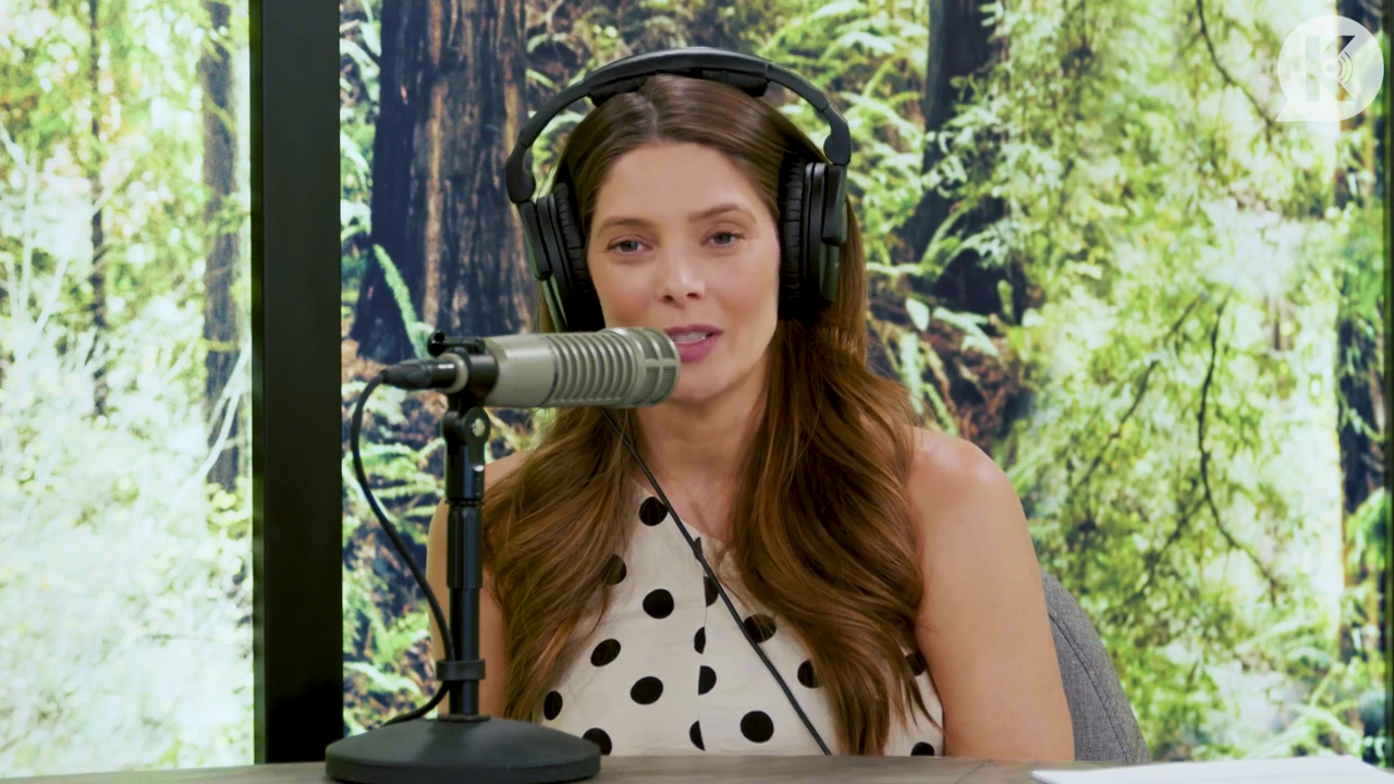 Ashley-Greene-dot-nl_TheTwilightEffect-BreakingDawnPart2-RewatchPart2of3-4538.jpg