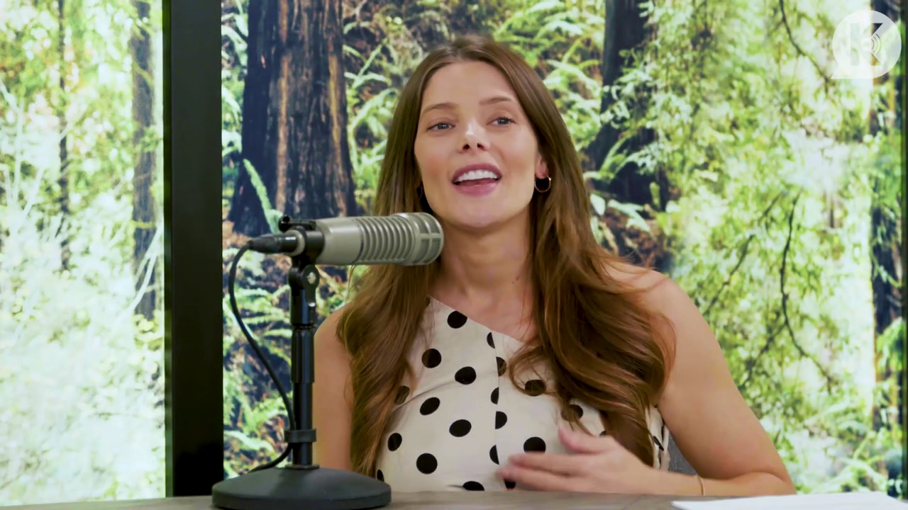 Ashley-Greene-dot-nl_TheTwilightEffect-BreakingDawnPart2-RewatchPart2of3-4571.jpg