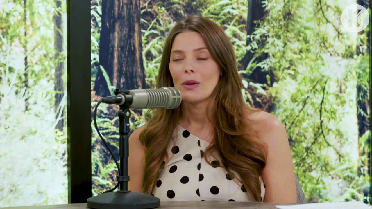 Ashley-Greene-dot-nl_TheTwilightEffect-BreakingDawnPart2-RewatchPart2of3-4573.jpg