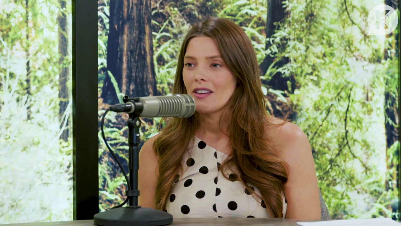 Ashley-Greene-dot-nl_TheTwilightEffect-BreakingDawnPart2-RewatchPart2of3-4574.jpg