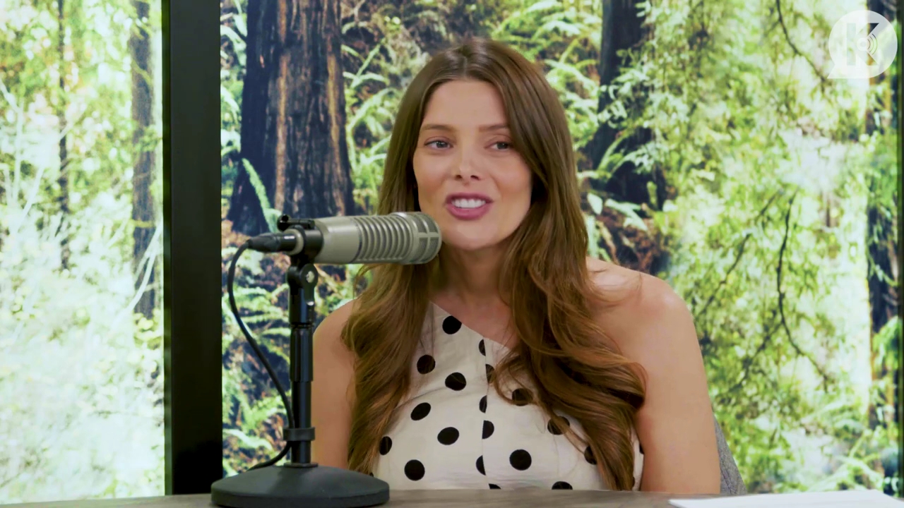 Ashley-Greene-dot-nl_TheTwilightEffect-BreakingDawnPart2-RewatchPart2of3-4575.jpg