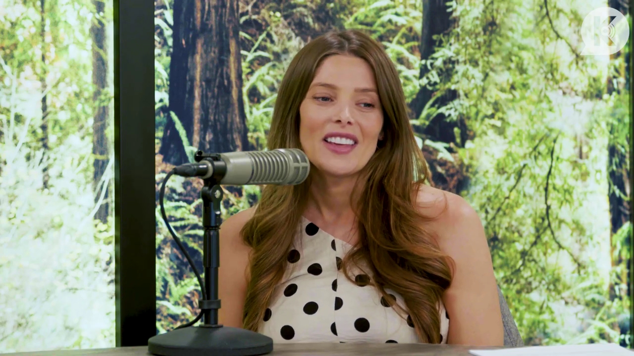 Ashley-Greene-dot-nl_TheTwilightEffect-BreakingDawnPart2-RewatchPart2of3-4576.jpg