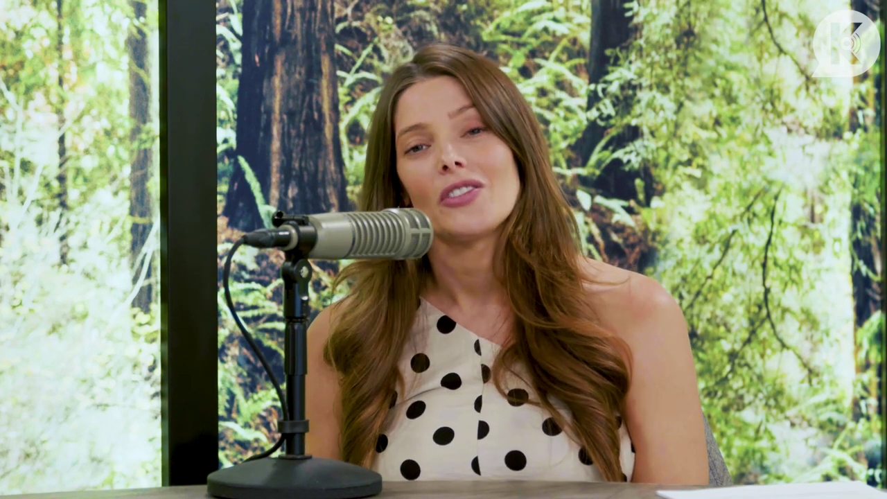 Ashley-Greene-dot-nl_TheTwilightEffect-BreakingDawnPart2-RewatchPart2of3-4577.jpg