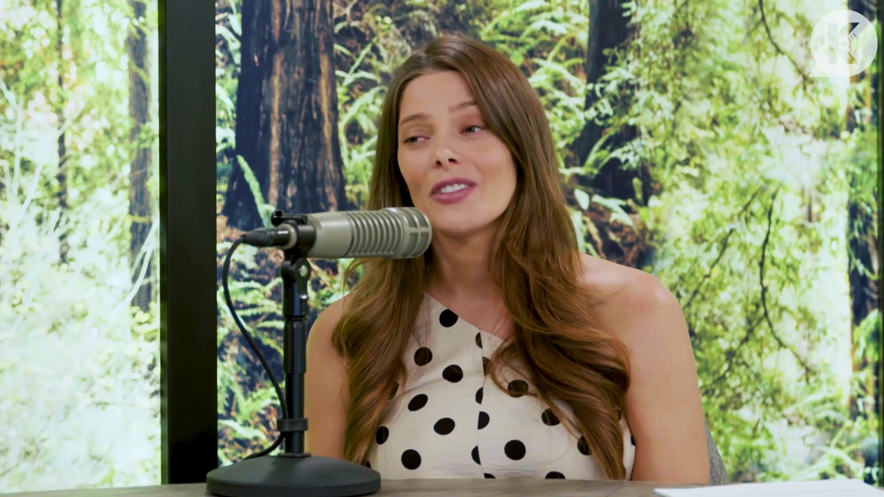 Ashley-Greene-dot-nl_TheTwilightEffect-BreakingDawnPart2-RewatchPart2of3-4579.jpg