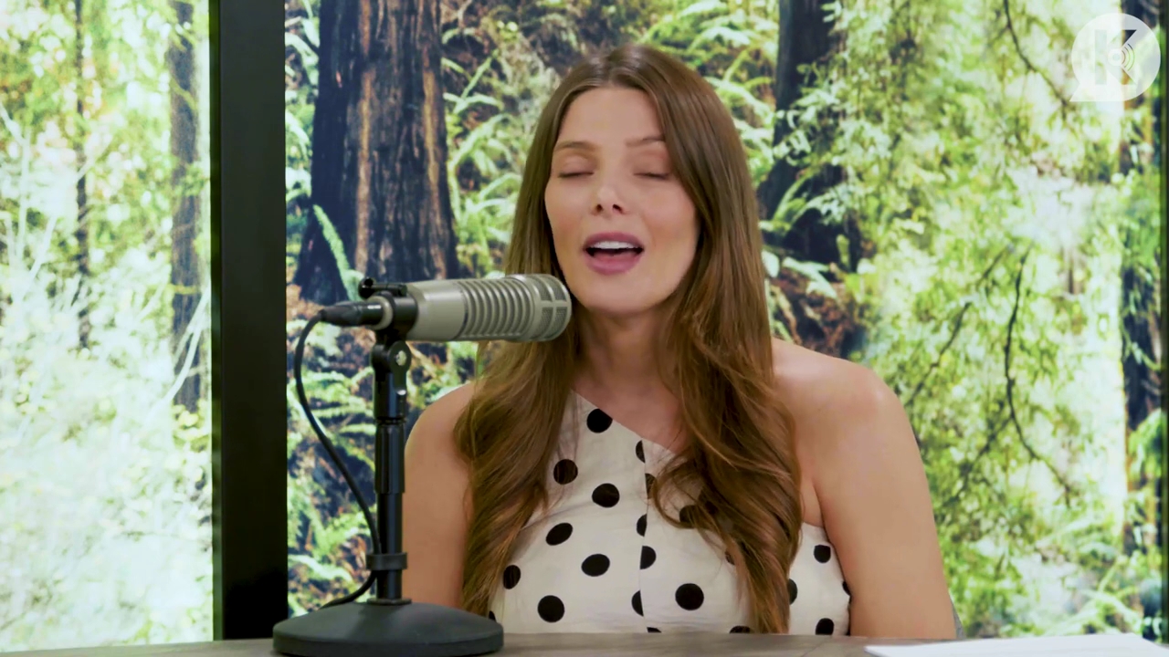 Ashley-Greene-dot-nl_TheTwilightEffect-BreakingDawnPart2-RewatchPart2of3-4585.jpg