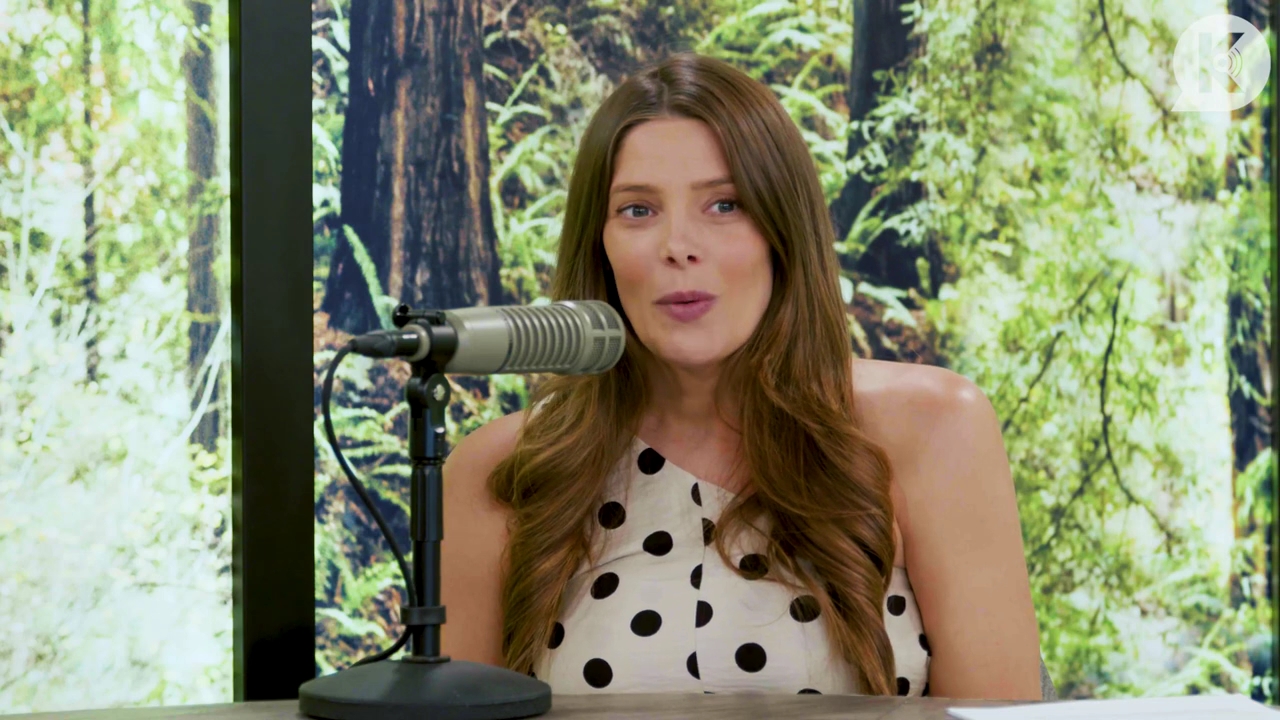 Ashley-Greene-dot-nl_TheTwilightEffect-BreakingDawnPart2-RewatchPart2of3-4589.jpg