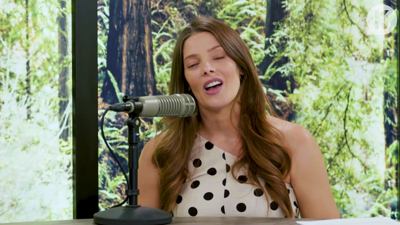 Ashley-Greene-dot-nl_TheTwilightEffect-BreakingDawnPart2-RewatchPart2of3-4597.jpg