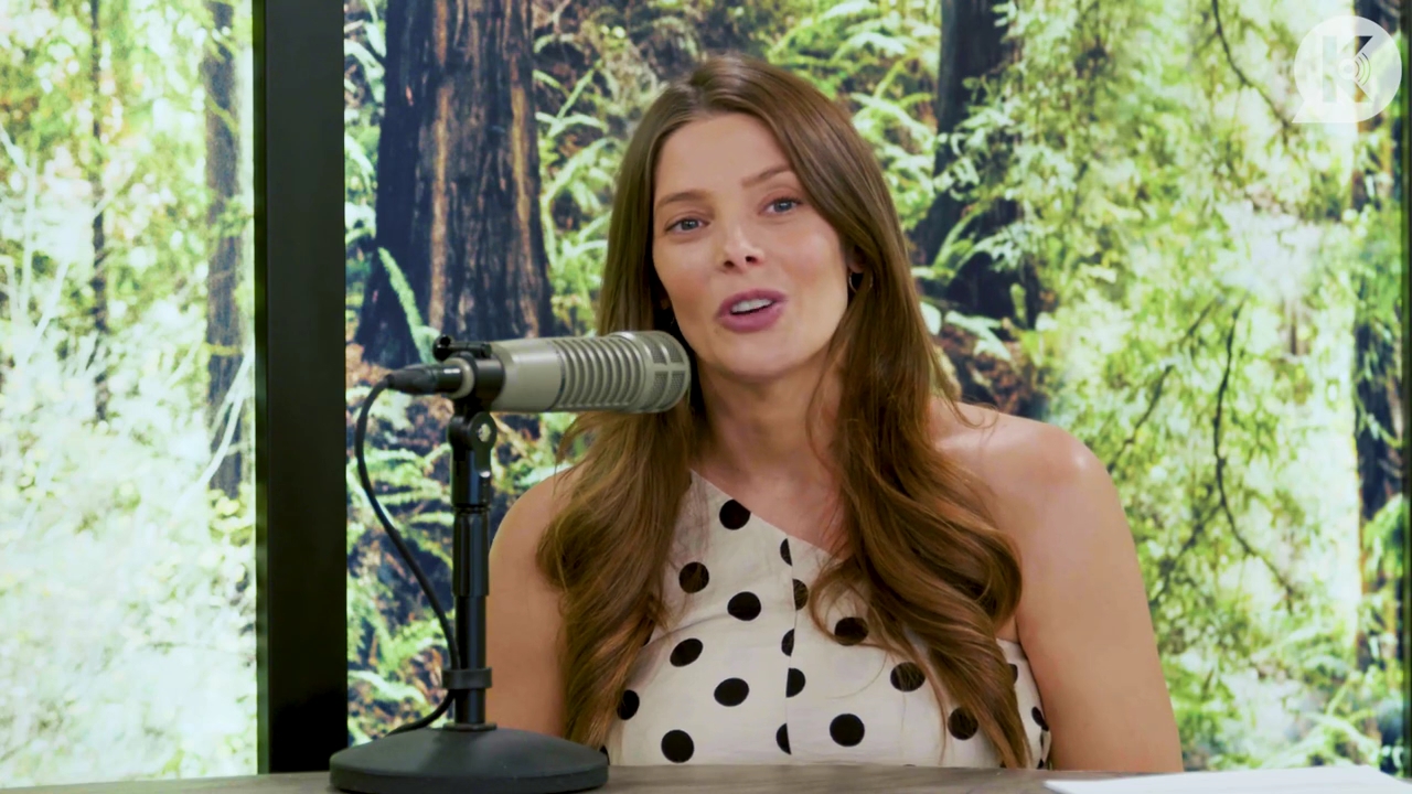 Ashley-Greene-dot-nl_TheTwilightEffect-BreakingDawnPart2-RewatchPart2of3-4599.jpg