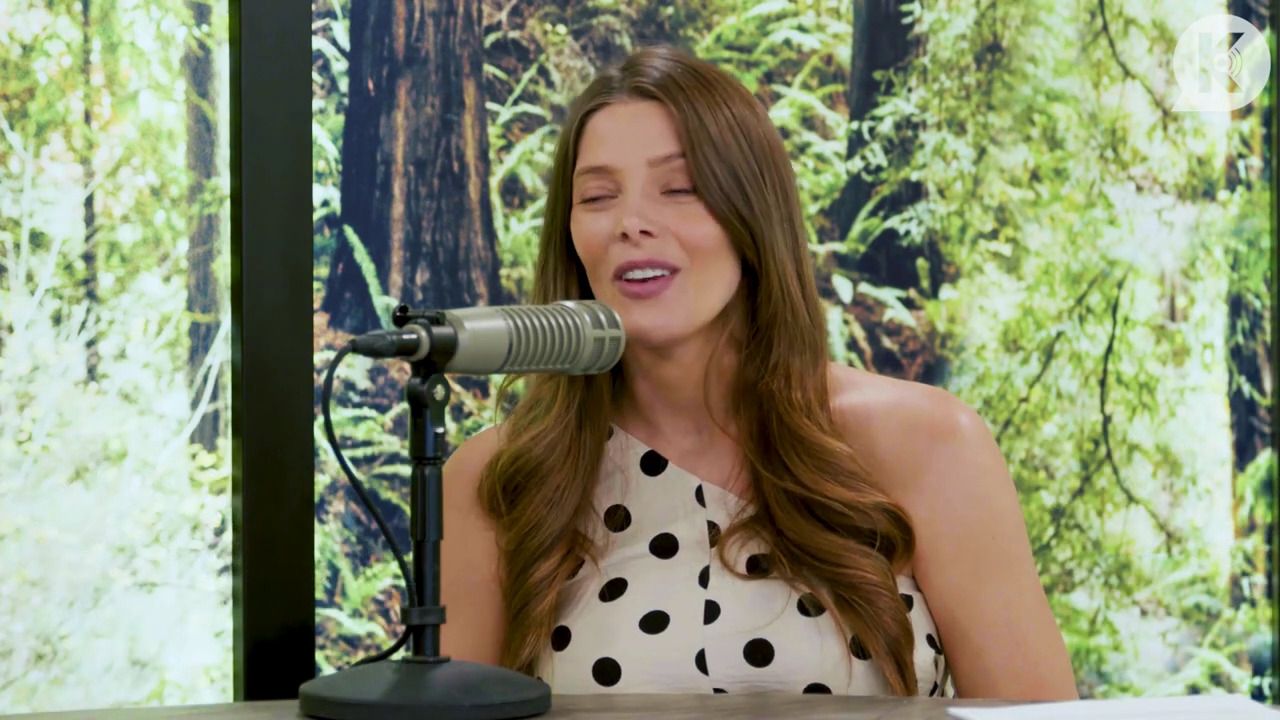 Ashley-Greene-dot-nl_TheTwilightEffect-BreakingDawnPart2-RewatchPart2of3-4617.jpg