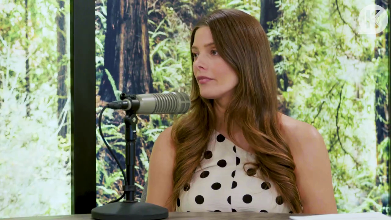 Ashley-Greene-dot-nl_TheTwilightEffect-BreakingDawnPart2-RewatchPart2of3-4633.jpg