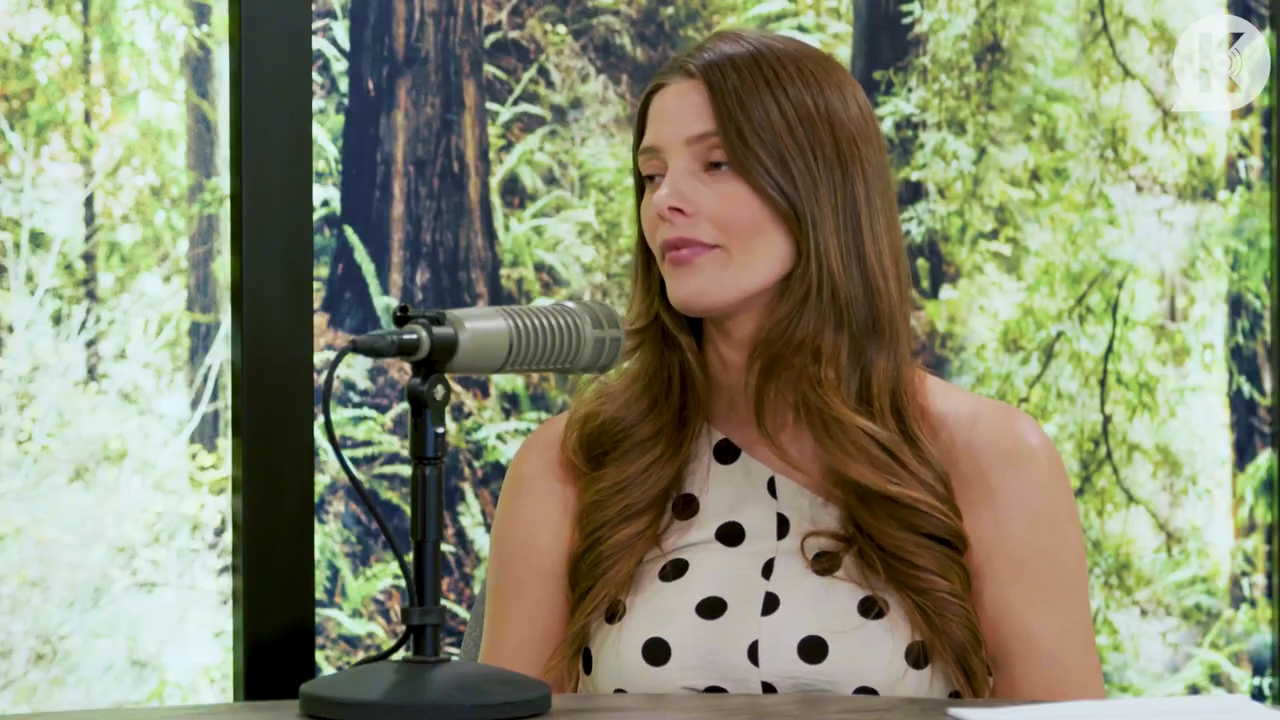 Ashley-Greene-dot-nl_TheTwilightEffect-BreakingDawnPart2-RewatchPart2of3-4634.jpg