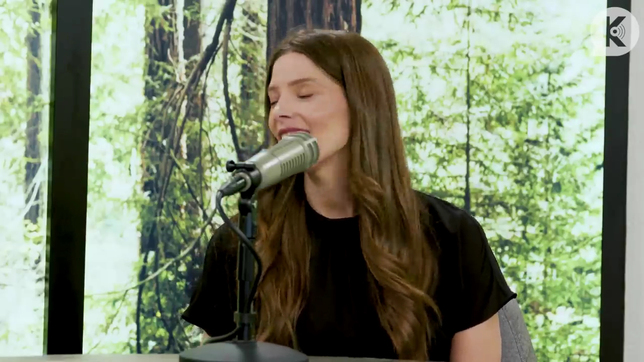 Ashley-Greene-dot-nl_TheTwilightEffect-BreakingDawnPart2-RewatchPart3of3-0083.jpg