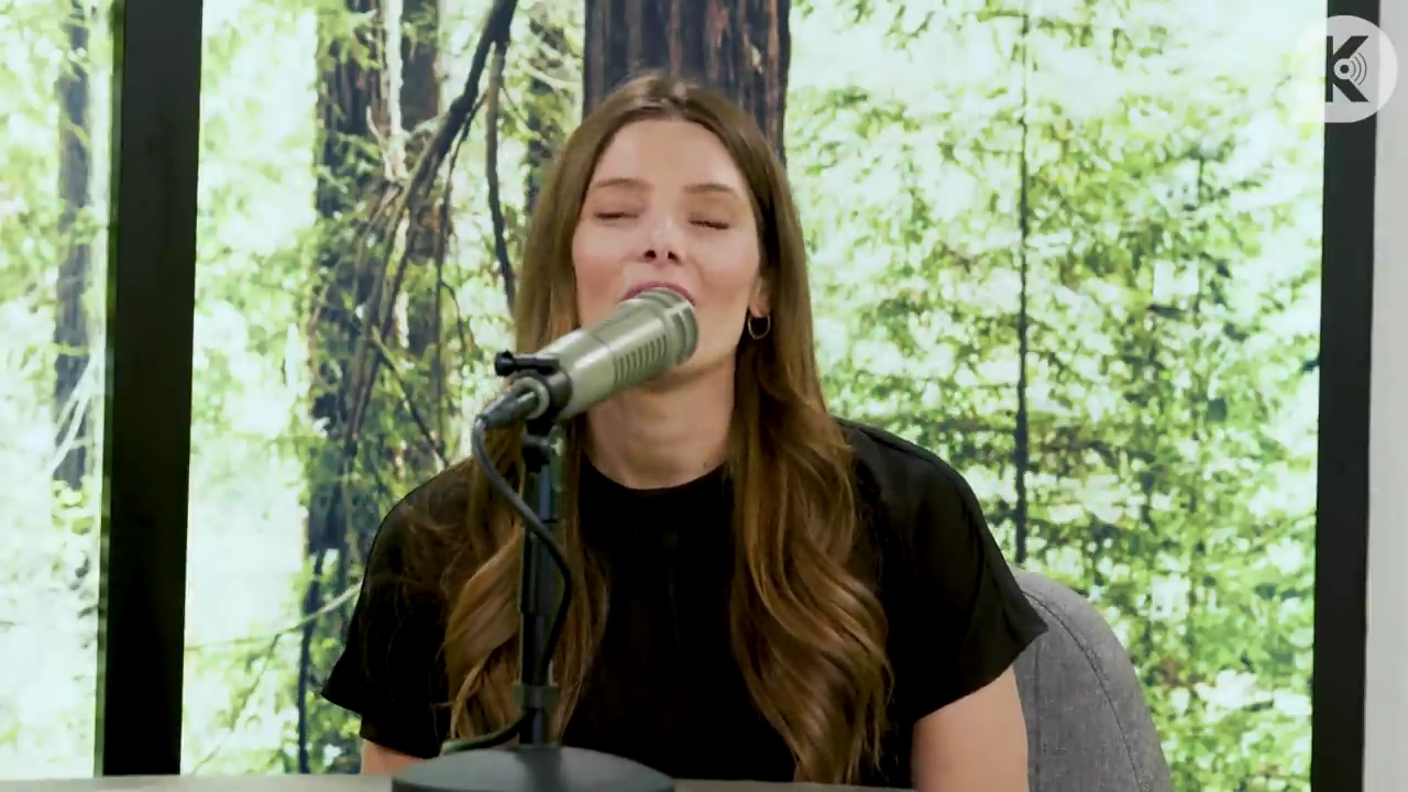 Ashley-Greene-dot-nl_TheTwilightEffect-BreakingDawnPart2-RewatchPart3of3-0114.jpg