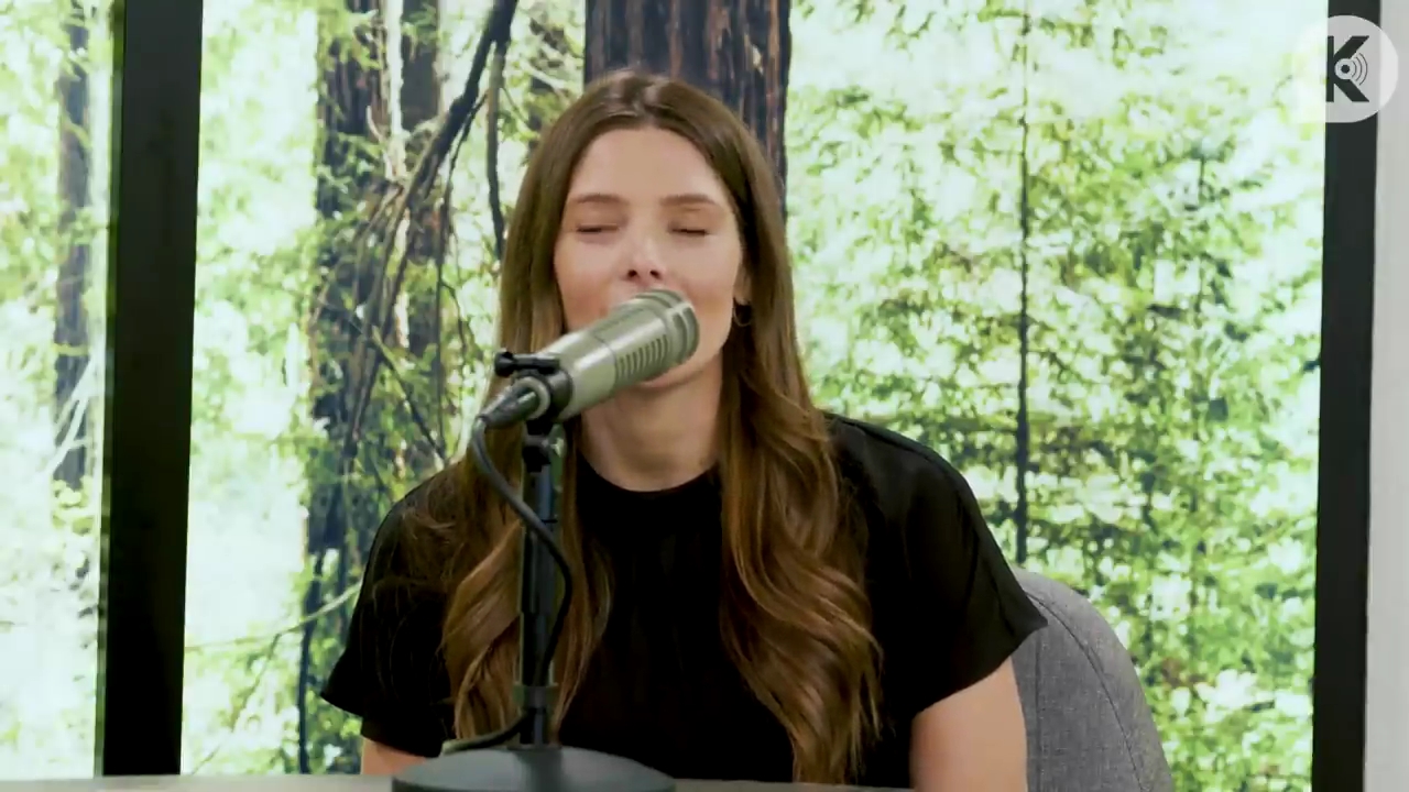 Ashley-Greene-dot-nl_TheTwilightEffect-BreakingDawnPart2-RewatchPart3of3-0118.jpg