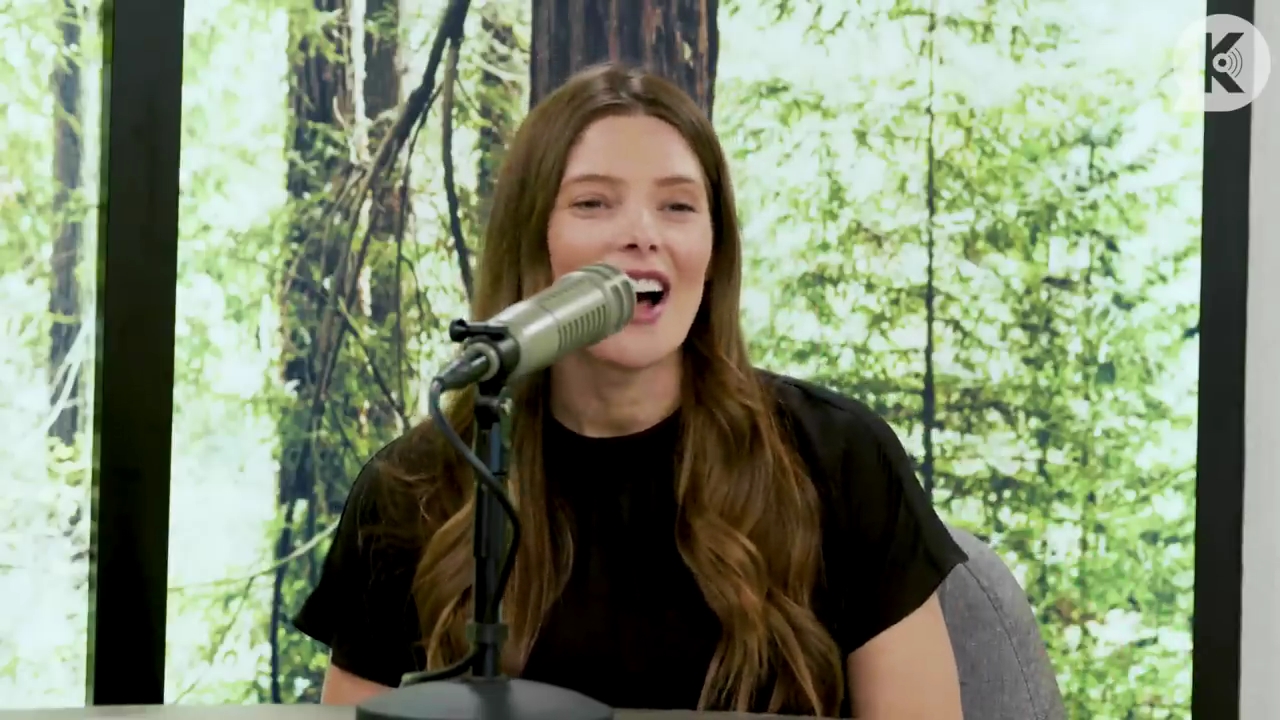Ashley-Greene-dot-nl_TheTwilightEffect-BreakingDawnPart2-RewatchPart3of3-0125.jpg