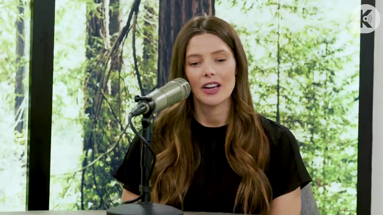 Ashley-Greene-dot-nl_TheTwilightEffect-BreakingDawnPart2-RewatchPart3of3-0135.jpg