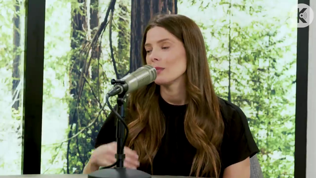 Ashley-Greene-dot-nl_TheTwilightEffect-BreakingDawnPart2-RewatchPart3of3-0142.jpg