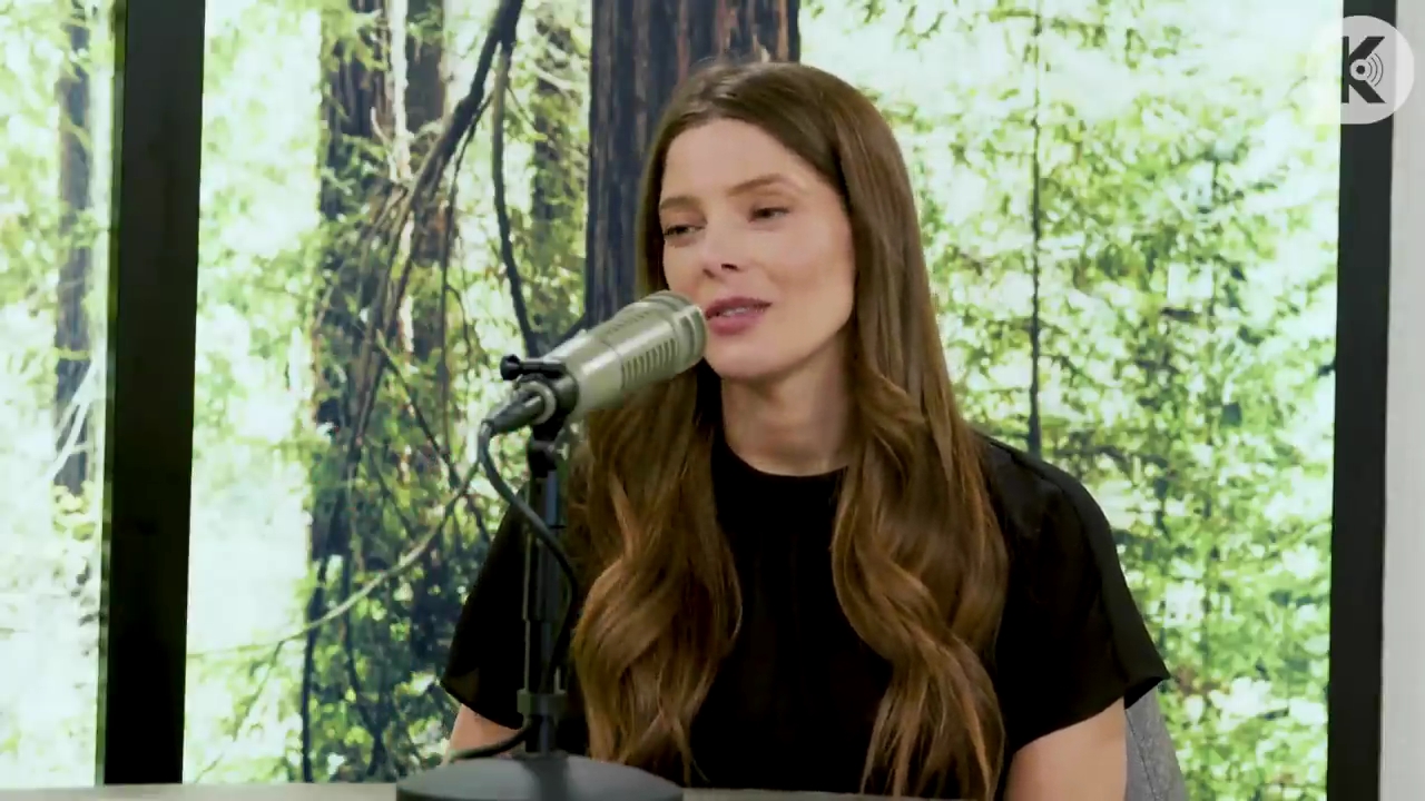Ashley-Greene-dot-nl_TheTwilightEffect-BreakingDawnPart2-RewatchPart3of3-0146.jpg