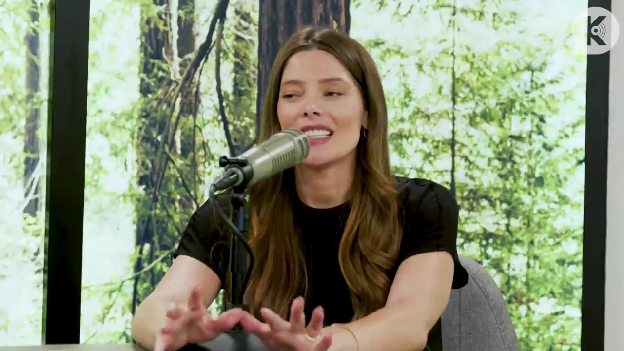Ashley-Greene-dot-nl_TheTwilightEffect-BreakingDawnPart2-RewatchPart3of3-0183.jpg