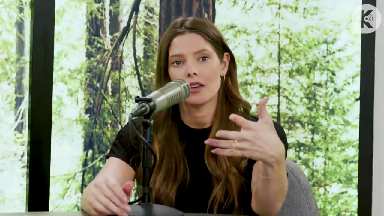 Ashley-Greene-dot-nl_TheTwilightEffect-BreakingDawnPart2-RewatchPart3of3-0190.jpg