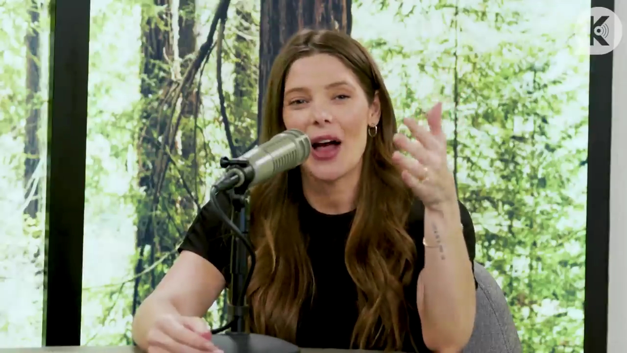 Ashley-Greene-dot-nl_TheTwilightEffect-BreakingDawnPart2-RewatchPart3of3-0202.jpg