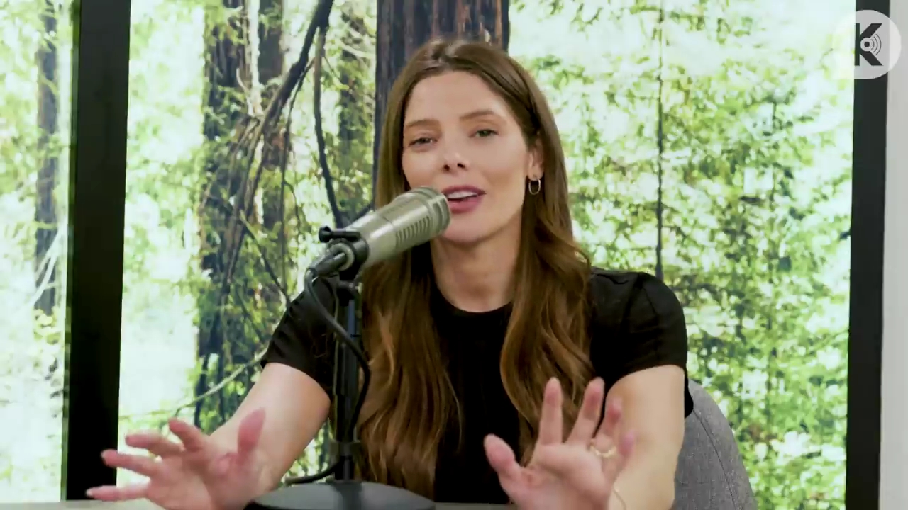 Ashley-Greene-dot-nl_TheTwilightEffect-BreakingDawnPart2-RewatchPart3of3-0225.jpg