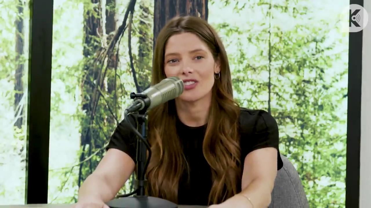 Ashley-Greene-dot-nl_TheTwilightEffect-BreakingDawnPart2-RewatchPart3of3-0233.jpg