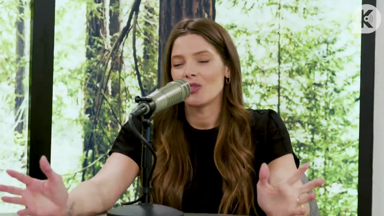 Ashley-Greene-dot-nl_TheTwilightEffect-BreakingDawnPart2-RewatchPart3of3-0269.jpg