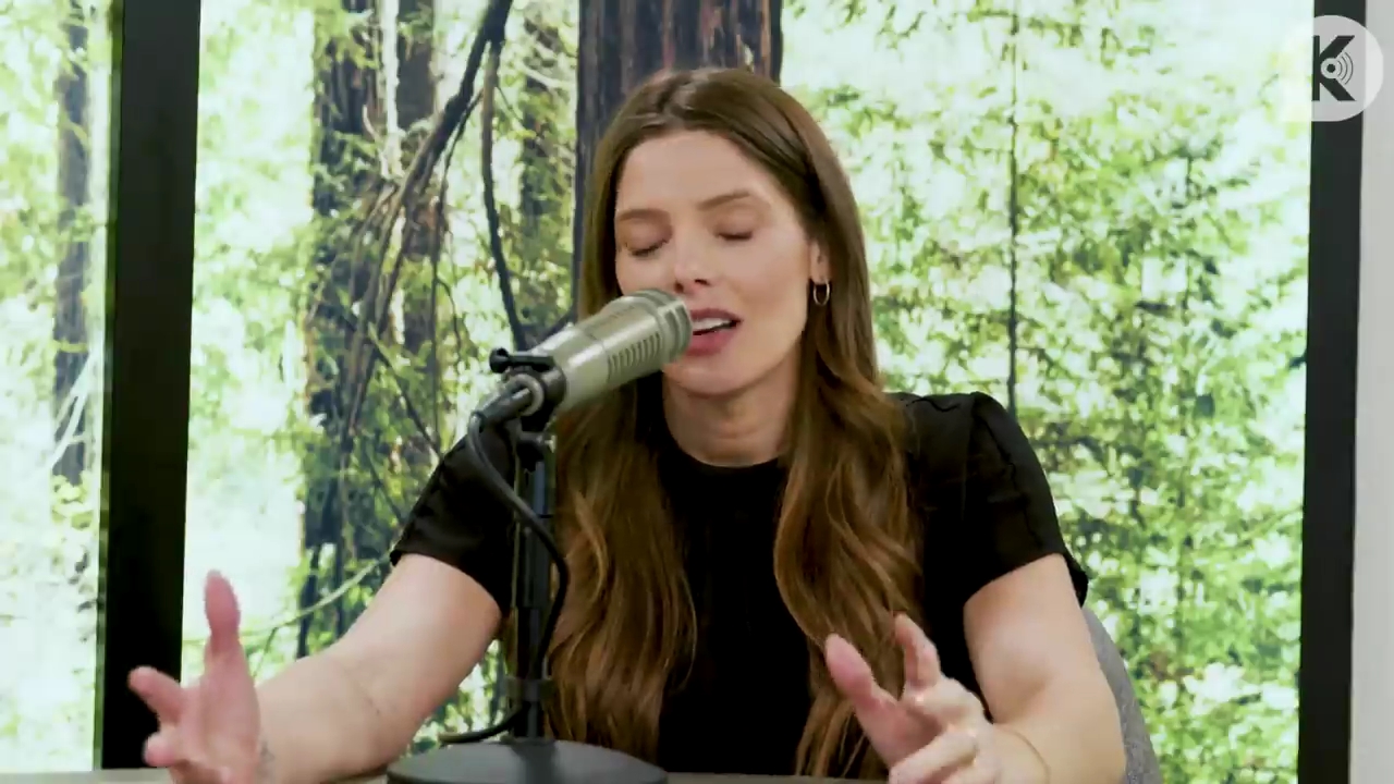 Ashley-Greene-dot-nl_TheTwilightEffect-BreakingDawnPart2-RewatchPart3of3-0270.jpg
