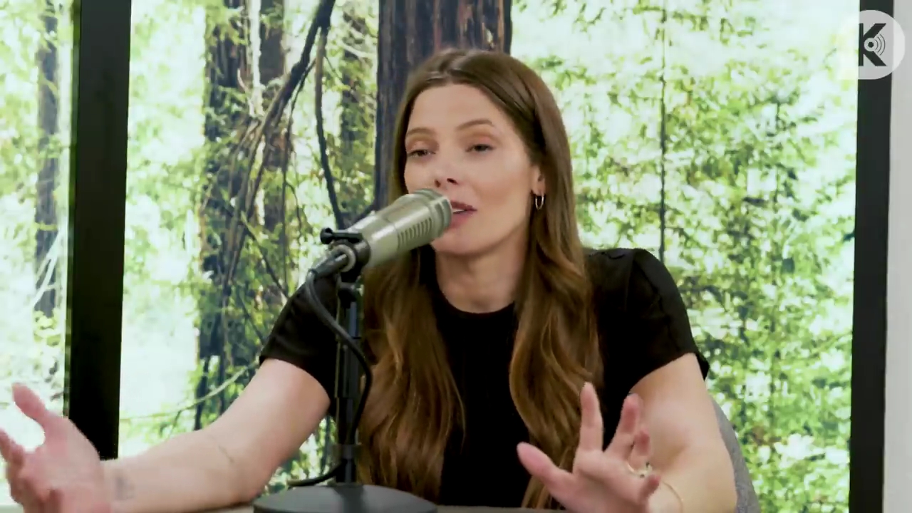 Ashley-Greene-dot-nl_TheTwilightEffect-BreakingDawnPart2-RewatchPart3of3-0274.jpg