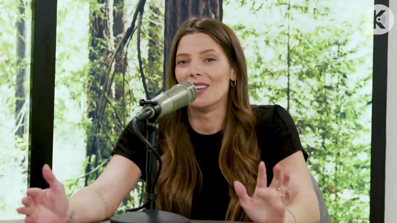 Ashley-Greene-dot-nl_TheTwilightEffect-BreakingDawnPart2-RewatchPart3of3-0275.jpg