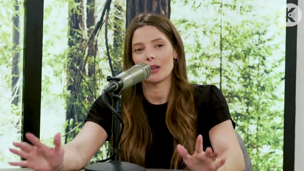 Ashley-Greene-dot-nl_TheTwilightEffect-BreakingDawnPart2-RewatchPart3of3-0279.jpg