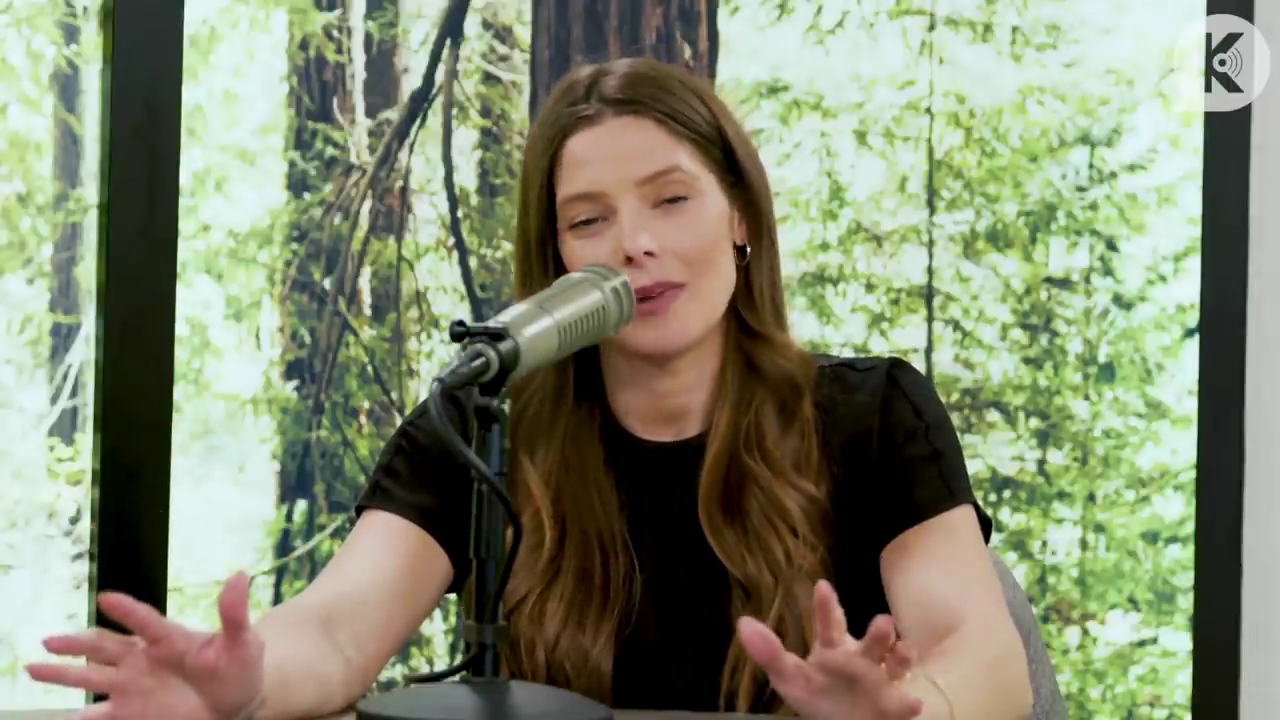 Ashley-Greene-dot-nl_TheTwilightEffect-BreakingDawnPart2-RewatchPart3of3-0280.jpg